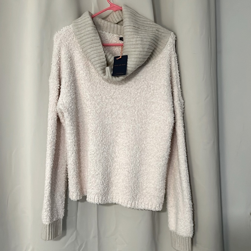 Skies are blue sweater size small NWTs